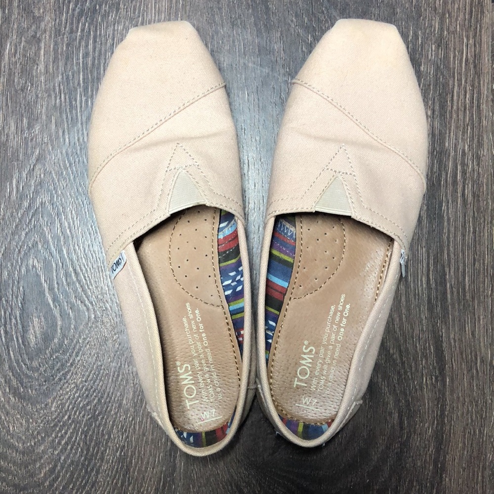 TOMS - Picture 3 of 10